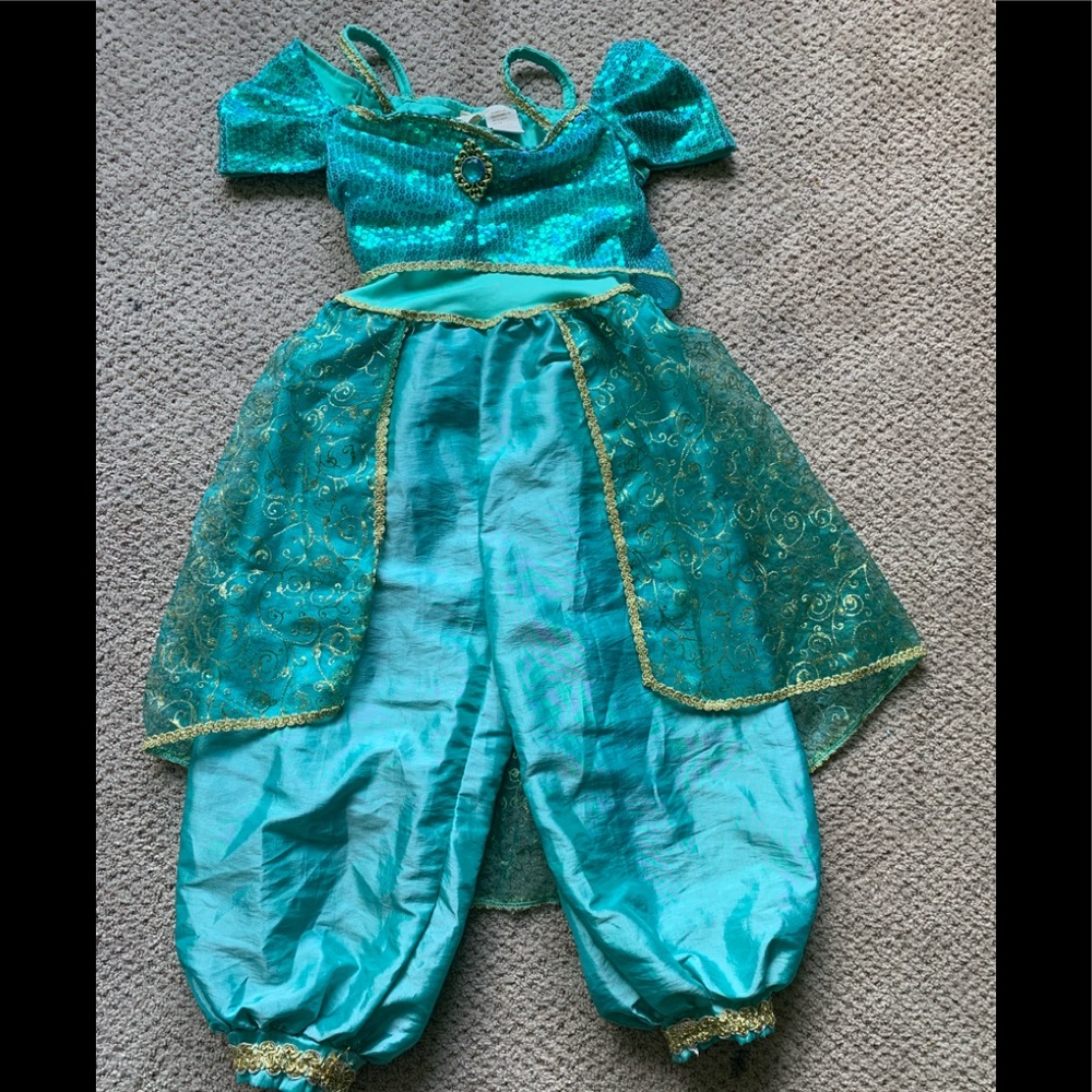 Princess Jasmin dress-up Disney